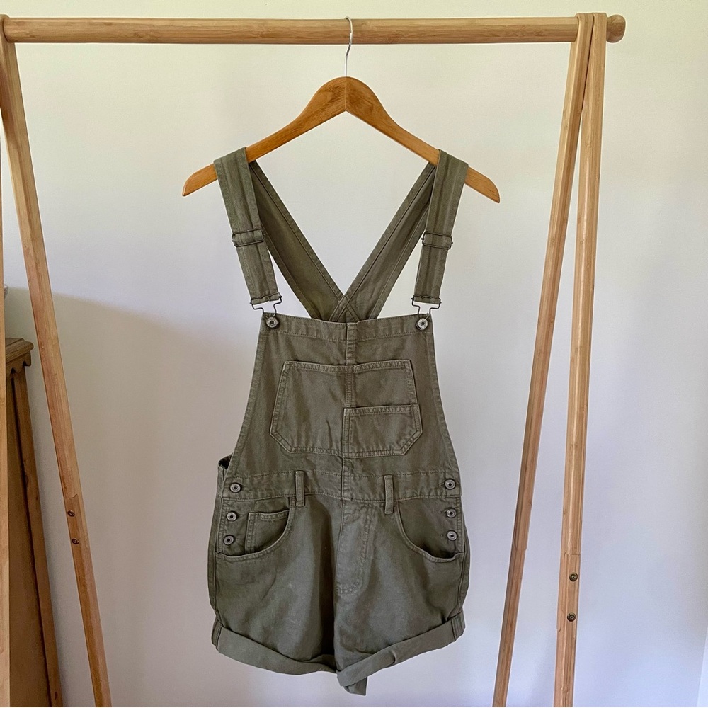 ✨SOLD✨ Free People We the Free Ziggy Shortalls Overalls in Greyed Olive Green - Picture 4 of 6